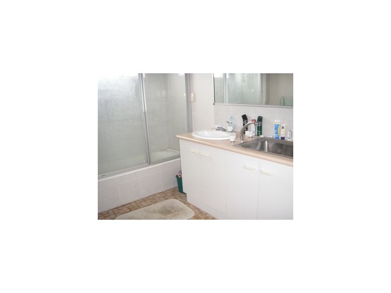 6 13 Churchill, Kirra QLD 4225