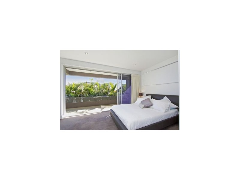 1/18 Hill Street, Rainbow Bay QLD 4225