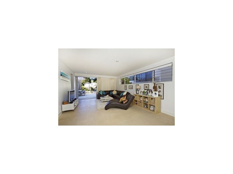 1/18 Hill Street, Rainbow Bay QLD 4225