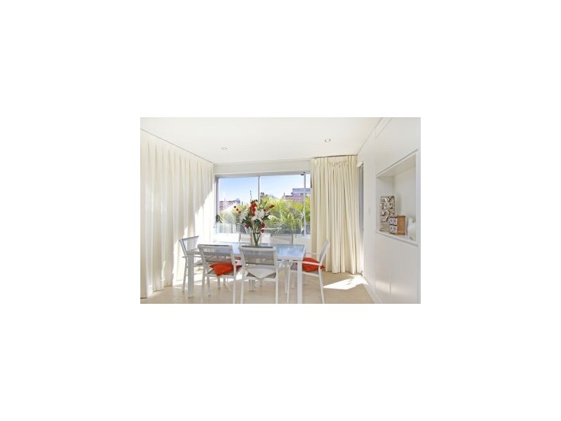 1/18 Hill Street, Rainbow Bay QLD 4225