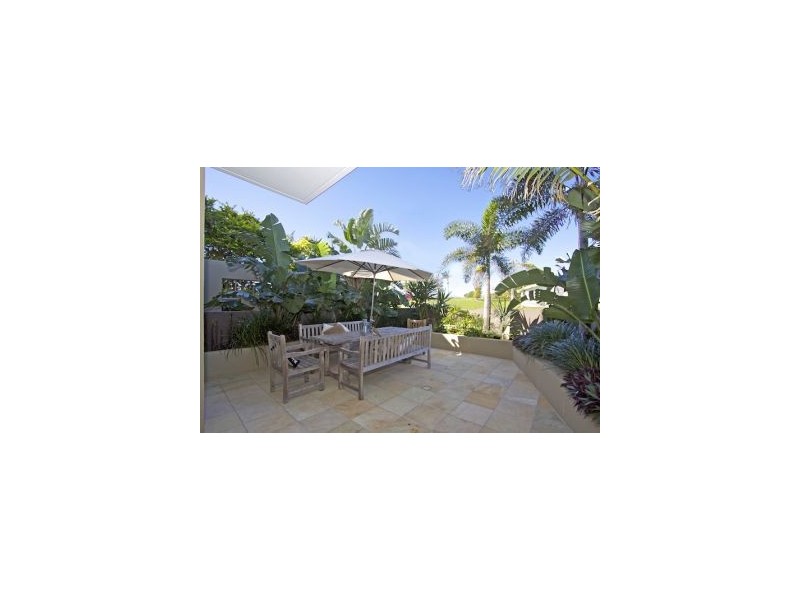 1/18 Hill Street, Rainbow Bay QLD 4225