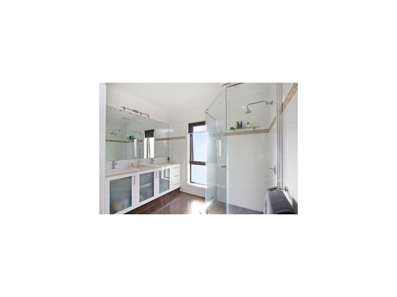 16 Daintree Close, Banora Point NSW 2486