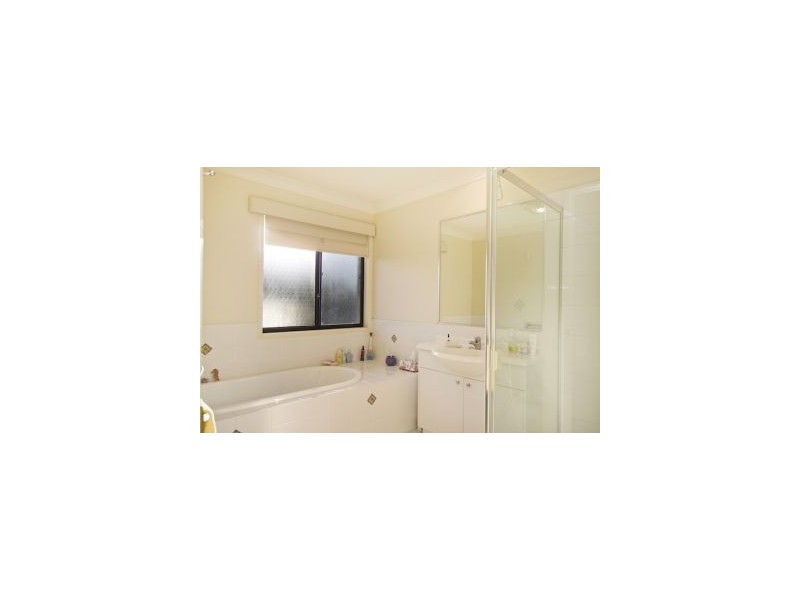 33 Daintree Close, Banora Point NSW 2486