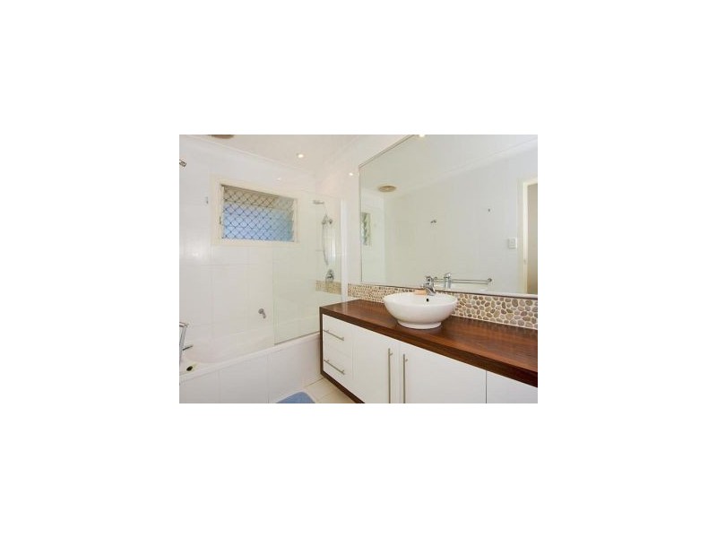 101 Dutton Street, Coolangatta QLD 4225