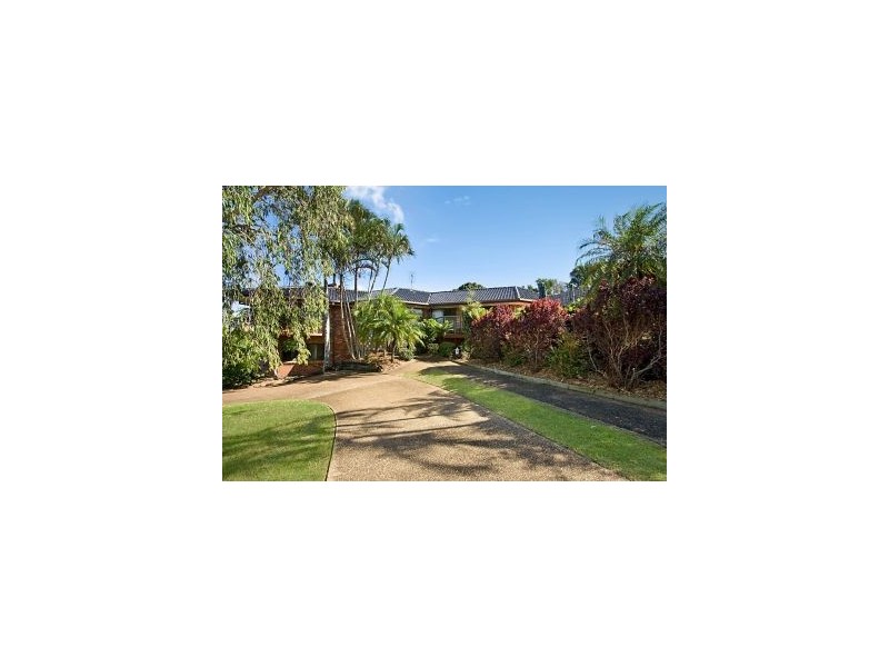 8 The Parapet, Banora Point NSW 2486