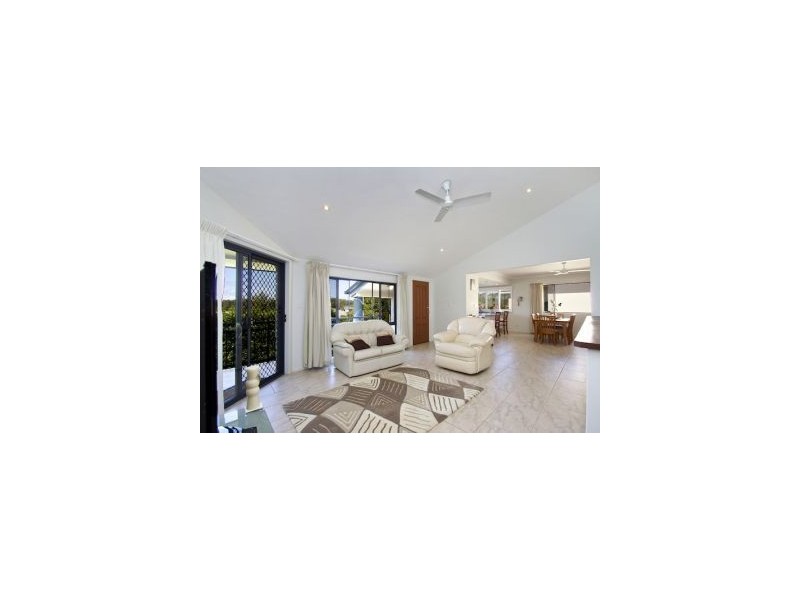 2/2  Daintree Close, Banora Point NSW 2486