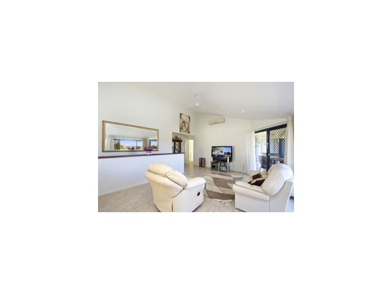 2/2  Daintree Close, Banora Point NSW 2486