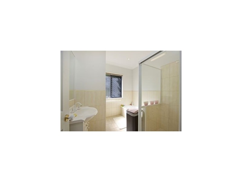 2/2  Daintree Close, Banora Point NSW 2486