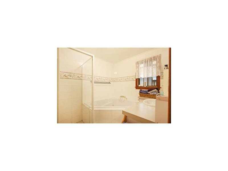27 Glen Ayr Drive, Banora Point NSW 2486