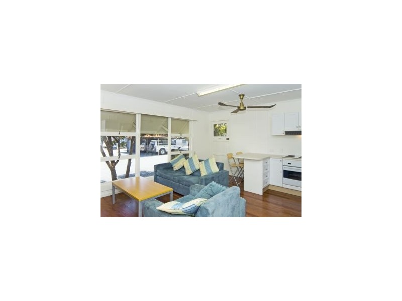 50 Eden Avenue (Yarralea Flats), Rainbow Bay QLD 4225