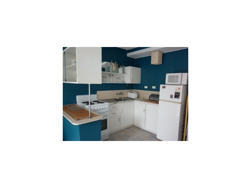 4 23 Petrie Terrace, Rainbow Bay QLD 4225