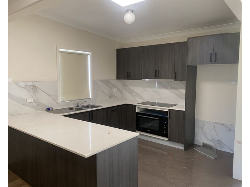 13 Creek St, Riverstone NSW 2765