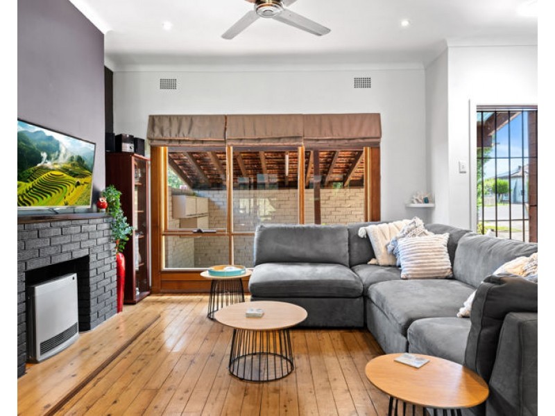 77 Duffy Ave, Thornleigh NSW 2120