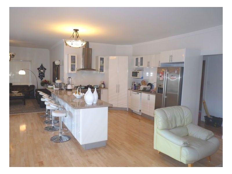 15 Hall Ave, Thornleigh NSW 2120