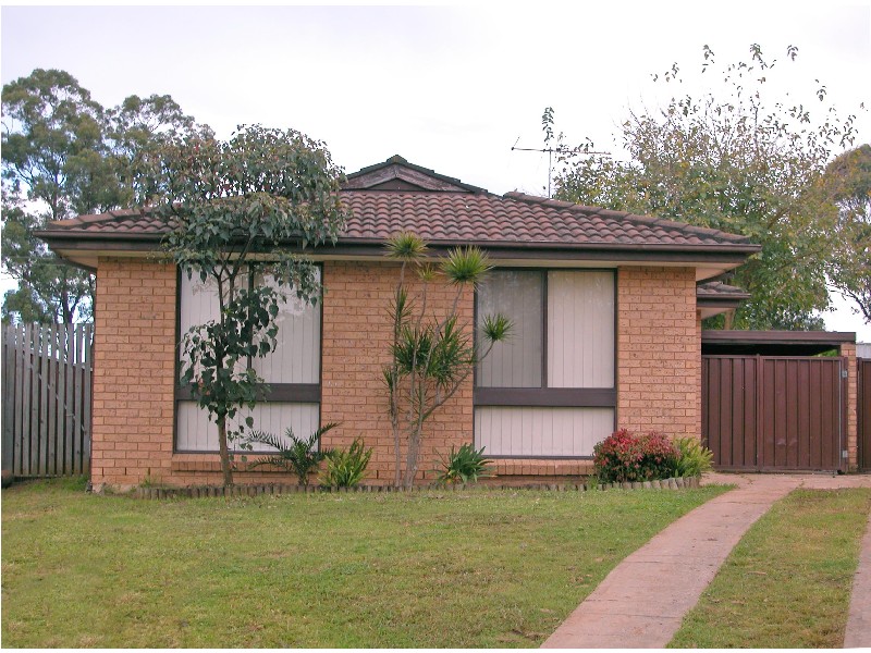 8 Morris Place, Ingleburn NSW 2565