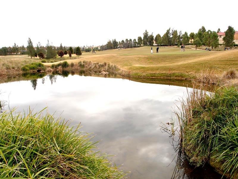 Macquarie Links NSW 2565