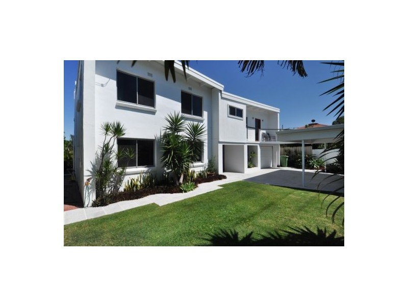 27 Sunshine Boulevard, Broadbeach Waters QLD 4218