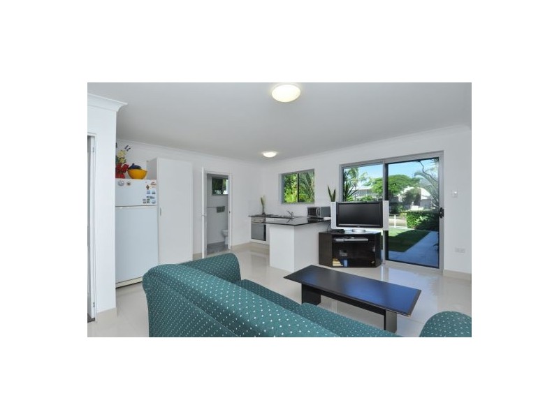 27 Sunshine Boulevard, Broadbeach Waters QLD 4218