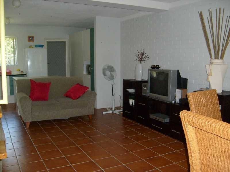 2/8 George Avenue, Broadbeach QLD 4218