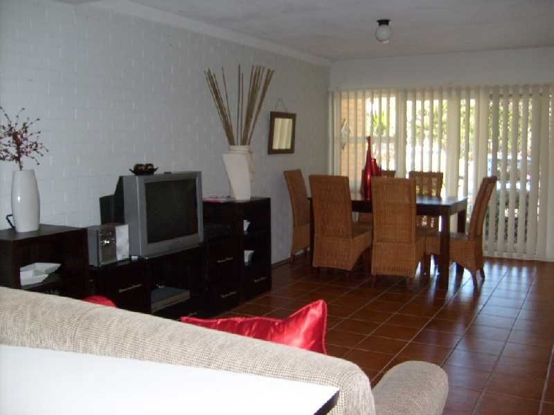 2/8 George Avenue, Broadbeach QLD 4218