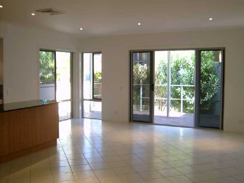 1/30 Peninsular Drive, Surfers Paradise QLD 4217