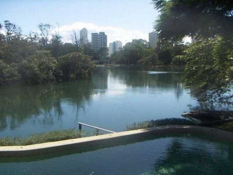 44 Savoy Drive, Broadbeach Waters QLD 4218