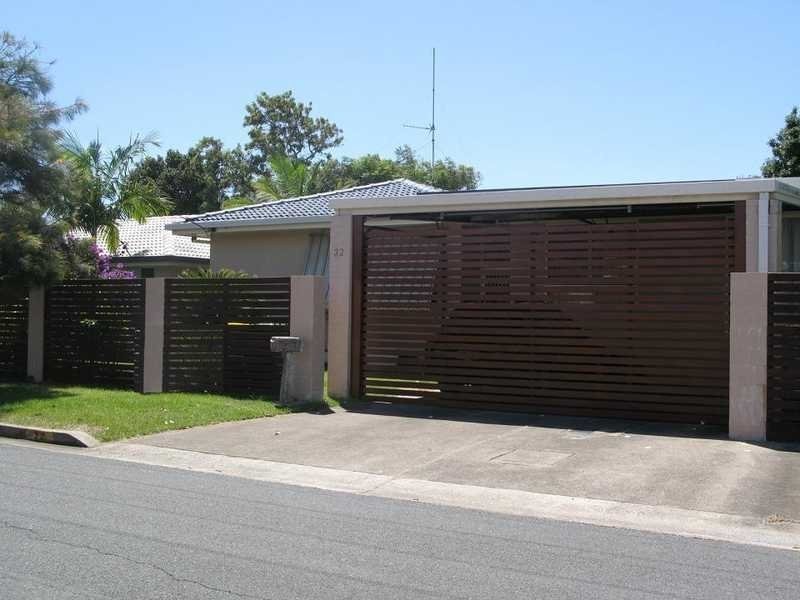 32 Naranga Avenue, Broadbeach Waters QLD 4218