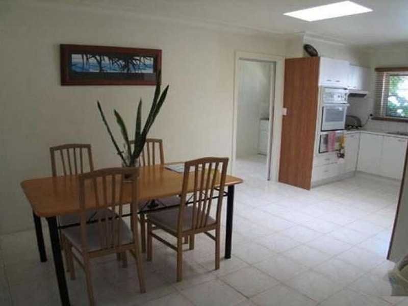 32 Naranga Avenue, Broadbeach Waters QLD 4218
