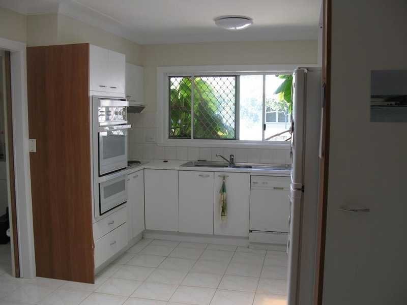 32 Naranga Avenue, Broadbeach Waters QLD 4218
