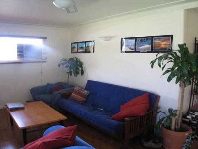 32 Naranga Avenue, Broadbeach Waters QLD 4218