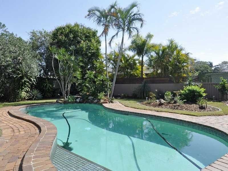 40 Fairsky Avenue, Mermaid Waters QLD 4218