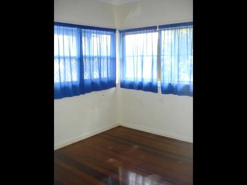 25 Second Avenue, Broadbeach QLD 4218