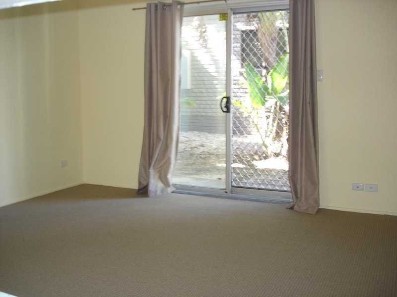 1/11 Cronin Avenue, Main Beach QLD 4217