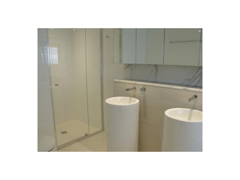 22106/21 Elizabeth Avenue, Broadbeach QLD 4218