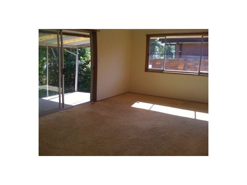 18 Helm Court, Mermaid Waters QLD 4218