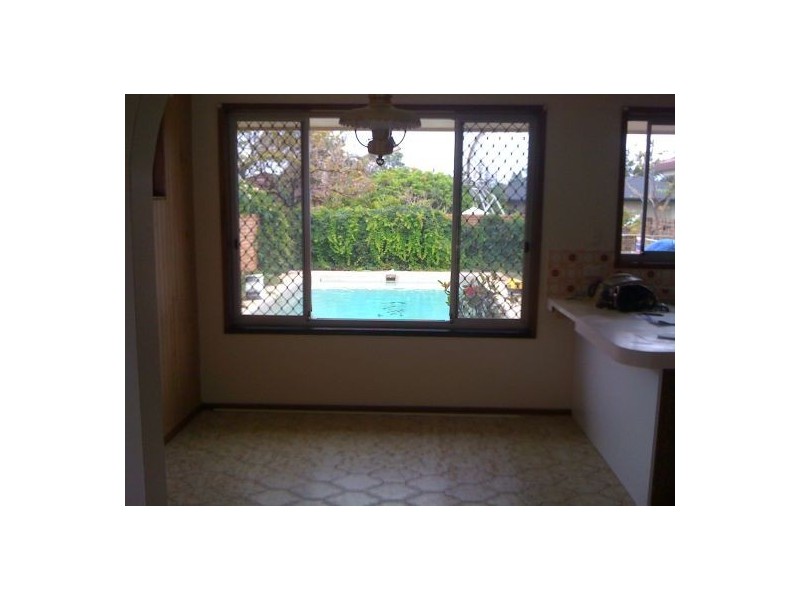 18 Helm Court, Mermaid Waters QLD 4218