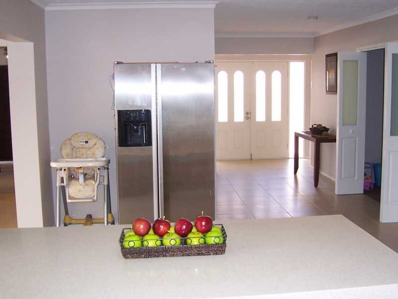 18 Rosemont Avenue, Broadbeach Waters QLD 4218