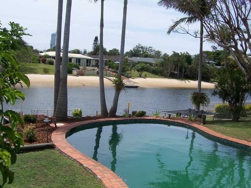 18 Rosemont Avenue, Broadbeach Waters QLD 4218