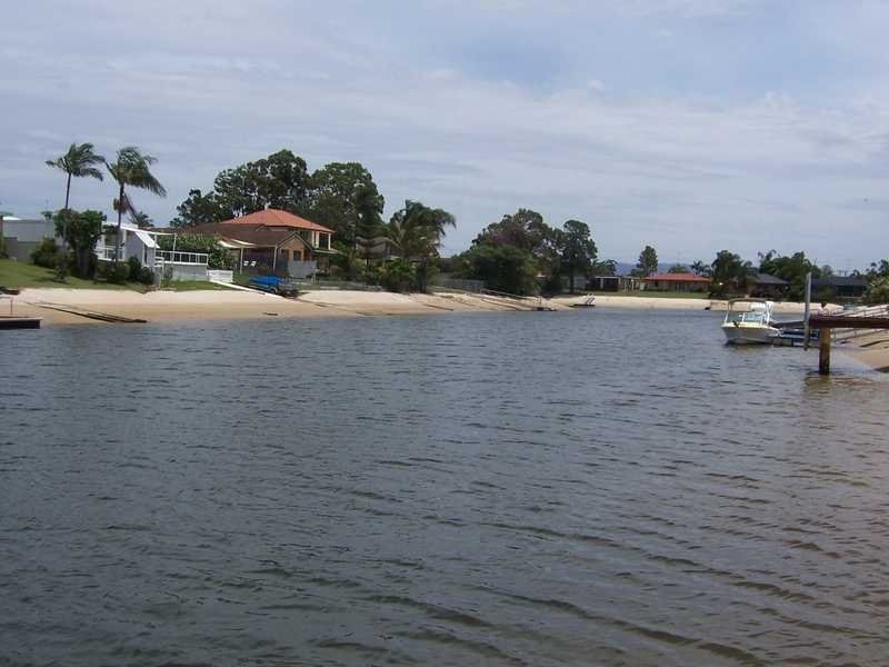 18 Rosemont Avenue, Broadbeach Waters QLD 4218