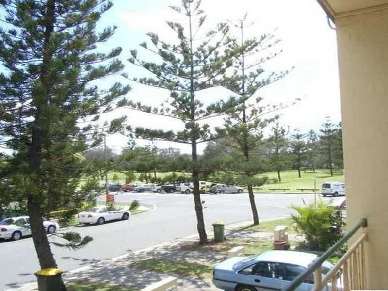 4/181 Old Burleigh Road, Broadbeach QLD 4218