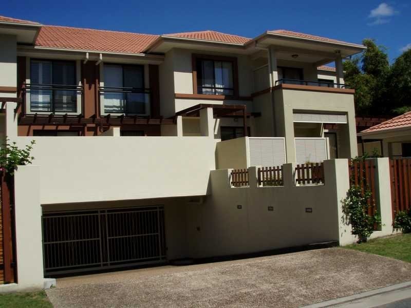 2/5 Miami Key, Broadbeach Waters QLD 4218