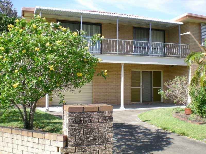 22 Runaway Bay Avenue, Runaway Bay QLD 4216