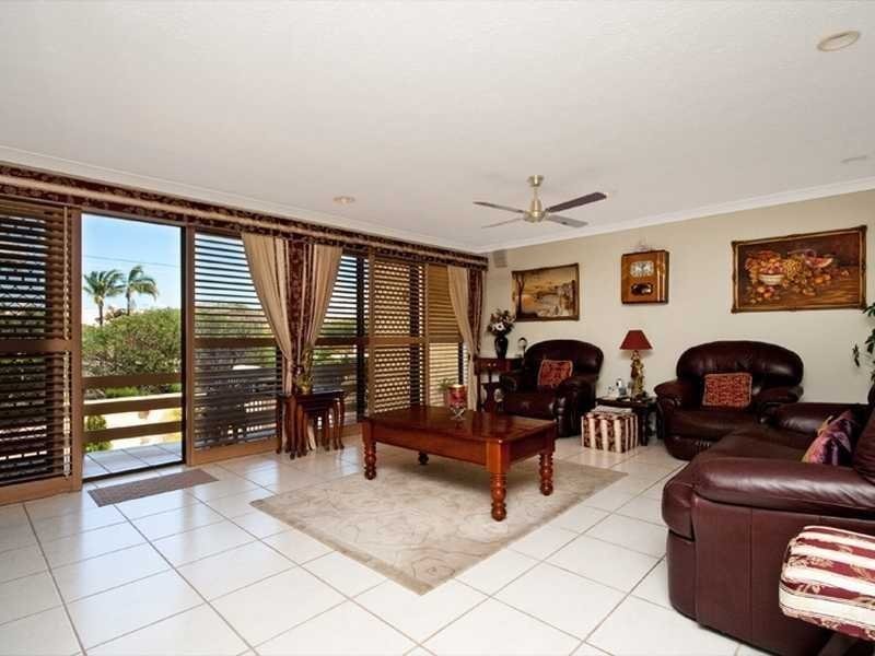 Unit 5/23 Hooker Boulevard, Broadbeach Waters QLD 4218