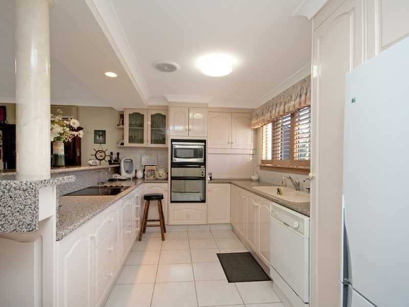 Unit 5/23 Hooker Boulevard, Broadbeach Waters QLD 4218