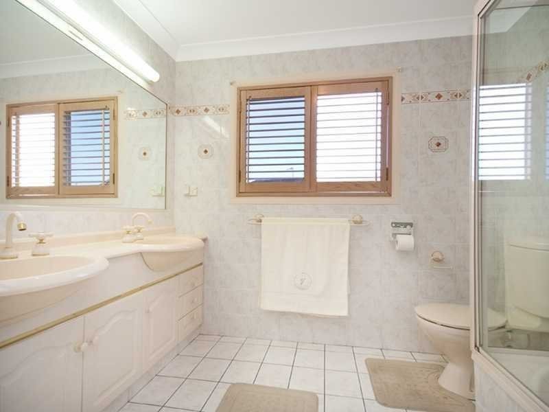 Unit 5/23 Hooker Boulevard, Broadbeach Waters QLD 4218