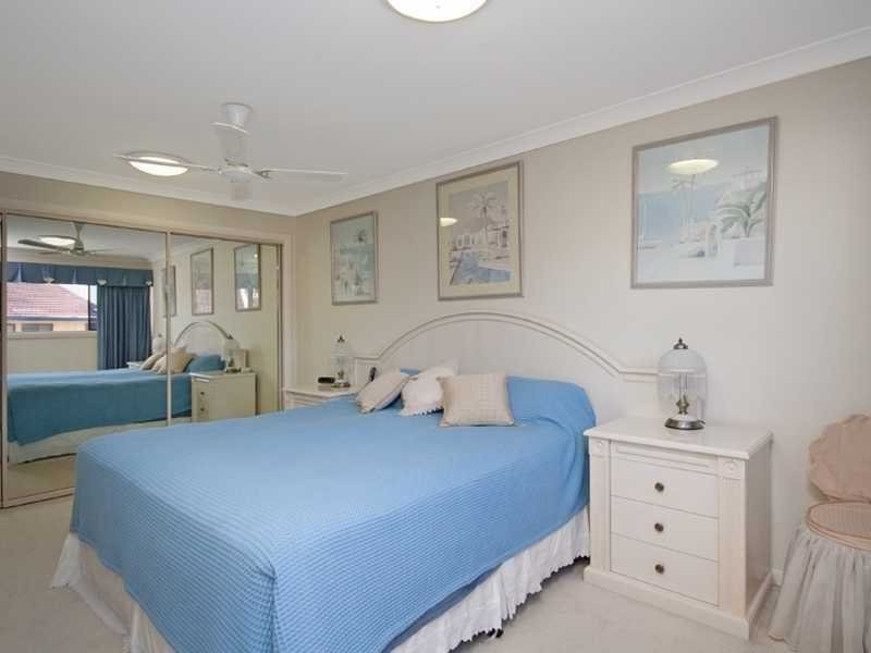 Unit 5/23 Hooker Boulevard, Broadbeach Waters QLD 4218