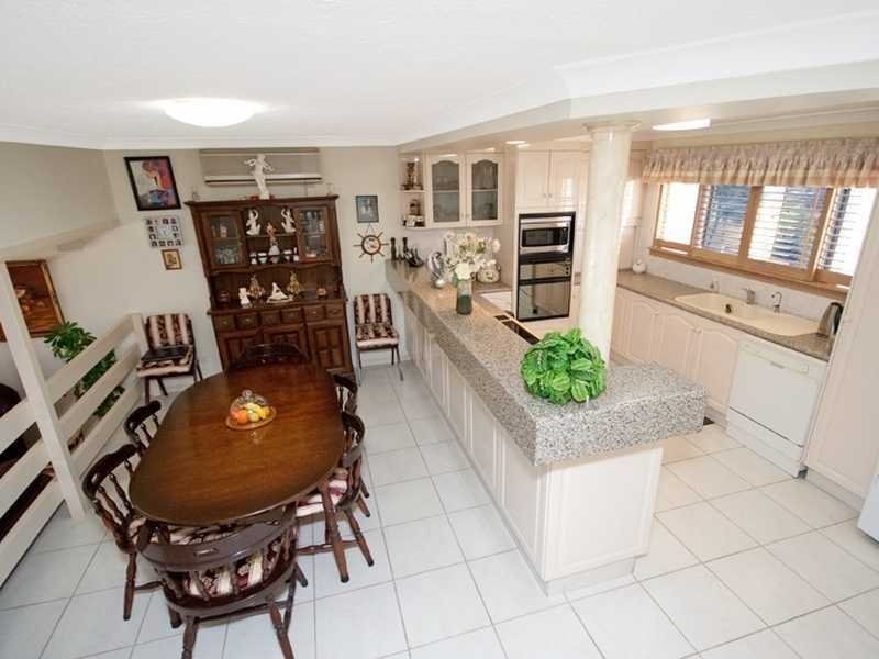 Unit 5/23 Hooker Boulevard, Broadbeach Waters QLD 4218