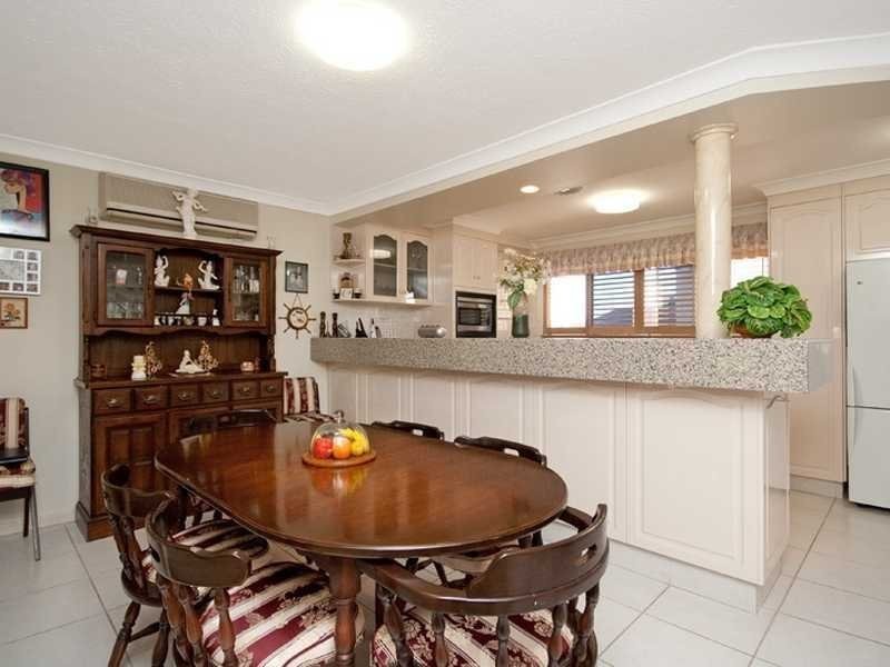 Unit 5/23 Hooker Boulevard, Broadbeach Waters QLD 4218