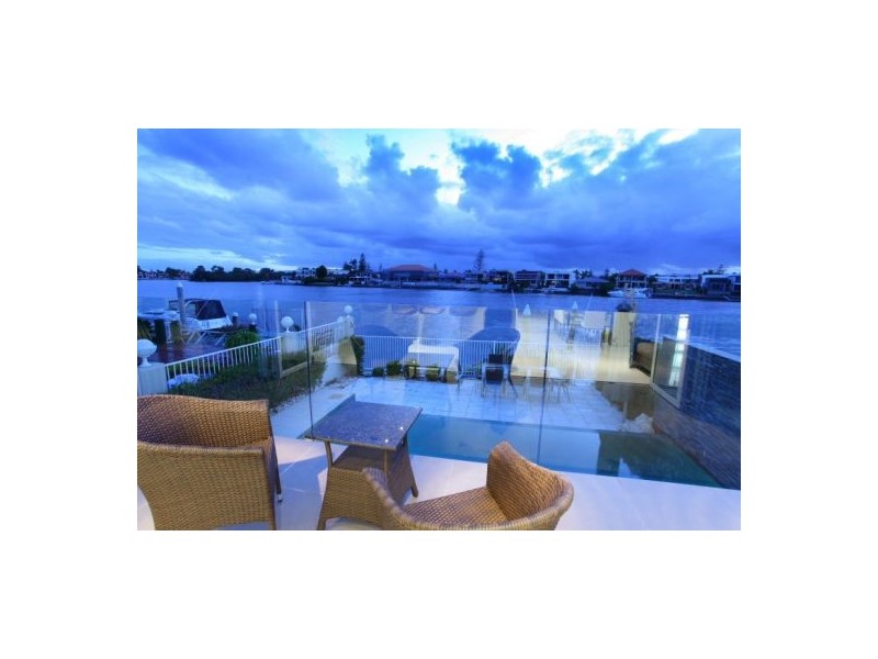 1/34 Sunset Blvd, Surfers Paradise QLD 4217