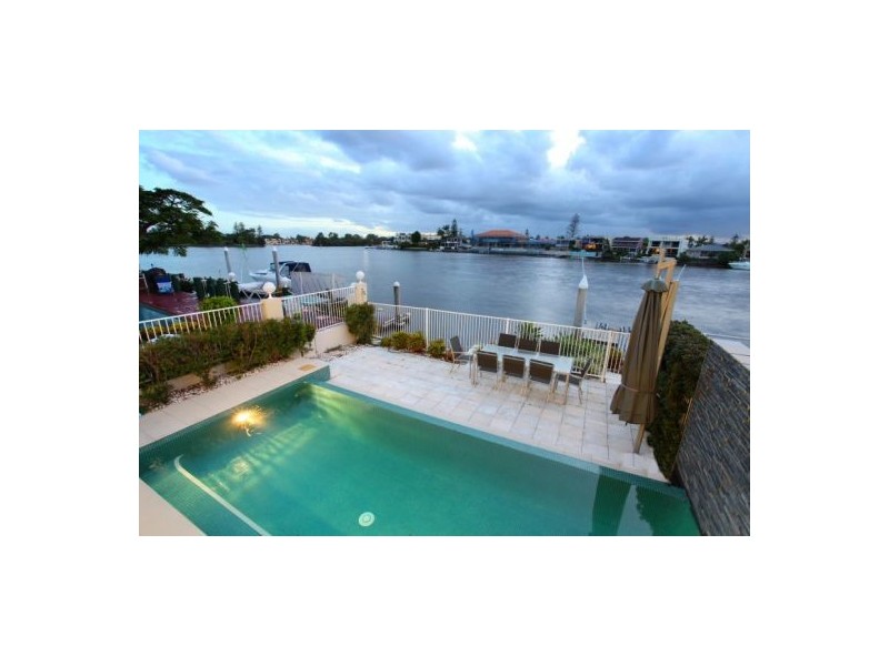 1/34 Sunset Blvd, Surfers Paradise QLD 4217